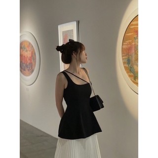 Áo lệch vai dáng xoè
