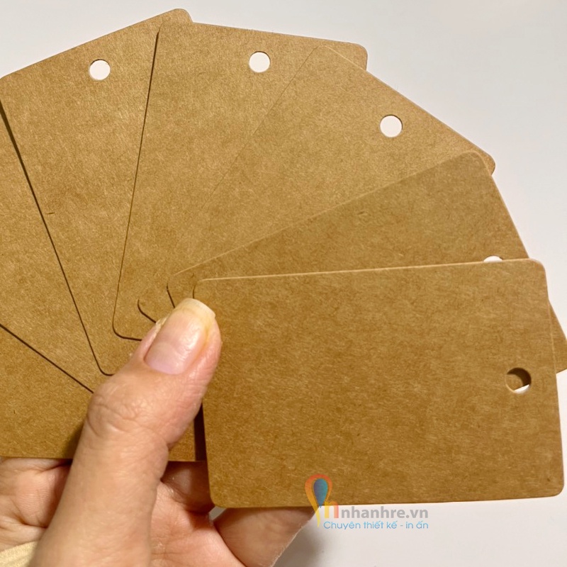 TAG GIẤY KRAFT CÓ SẴN KHÔNG IN | ĐỊNH LƯỢNG 370GSM 5CM x 7.5CM | TREO QUẦN ÁO, TRANG TRÍ - BAOBIONLINE