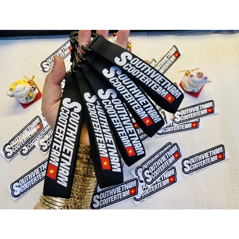 Combo móc khoá SouthVN kèm tem SouVN mini