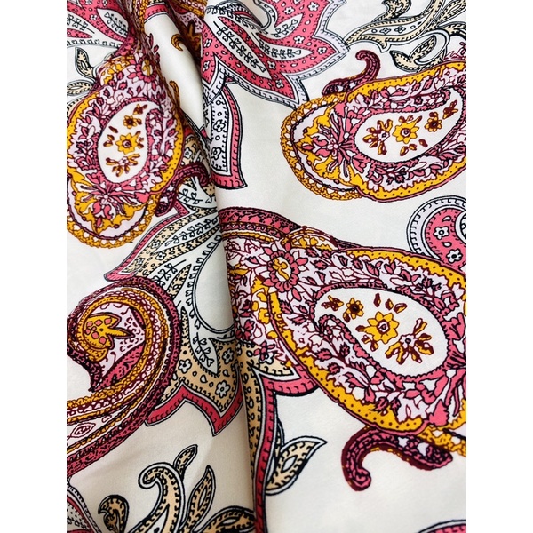 Vải lụa satin nhung nền kem họa tiết paisley MS9123