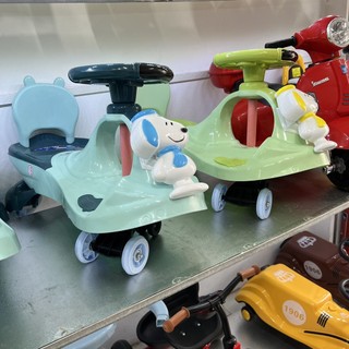 Xe lắc cho bé hình gấu snoopy
