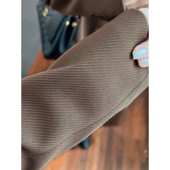 Áo khoác blazar dáng dài hai màu nâu tay và đen