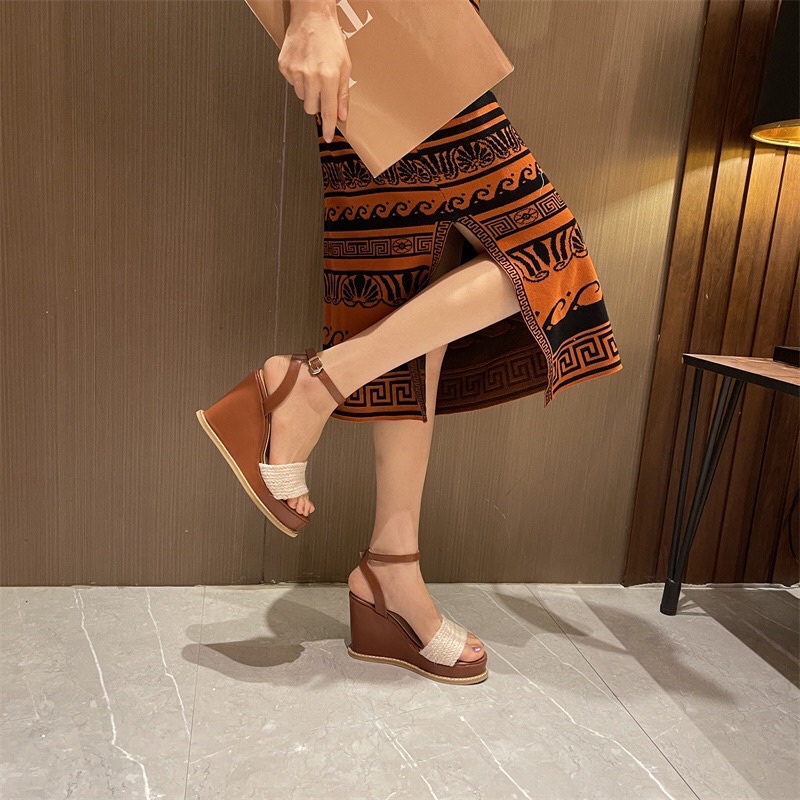 Sandal đế xuồng quai gai cao 10cm