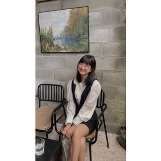 Set yếm kèm áo sơ mi phong cách Hàn Quốc