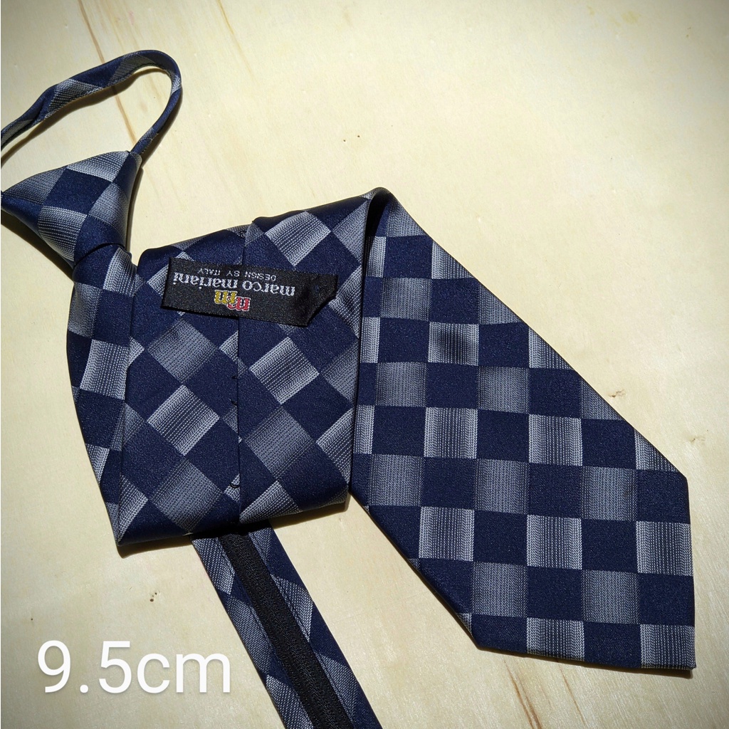 Cravat , cà vạt công sở thắt sẵn bản trung, lớn.