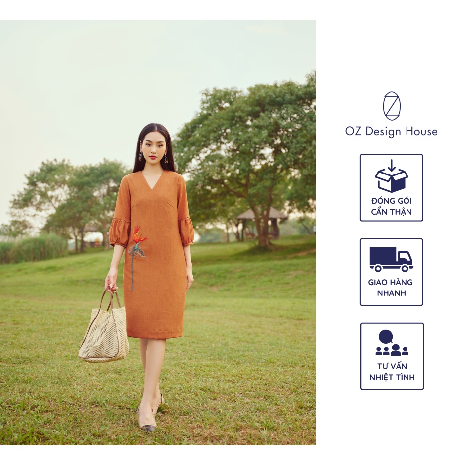 Đầm nữ OZ Design House DA21225AUT23 thô nhăn cổ tim dáng ôm thêu hoa thiên điểu màu nâu nhạt