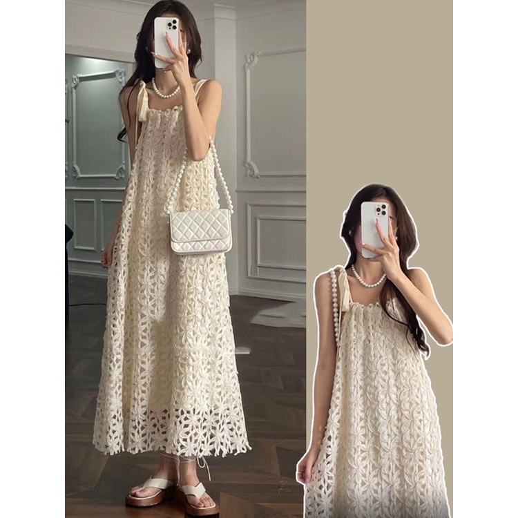 Đầm Maxi Ren Cổ Yếm Hai Dây Dáng Dài Cơ Lớn Phong Cách Vintage