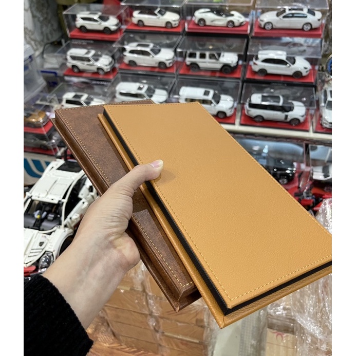 Hộp Mica Đế Da Trưng Bày Mô Hình Xe Ô Tô 1:18