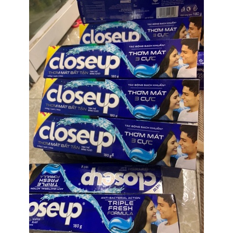 Kem đánh răng Closeup Pha lê tuyết hương Lộc Đề 180g