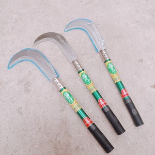 Liềm phát cỏ cầm tay cô gái lưỡi trắng