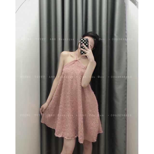 Đầm cổ yếm voan xù