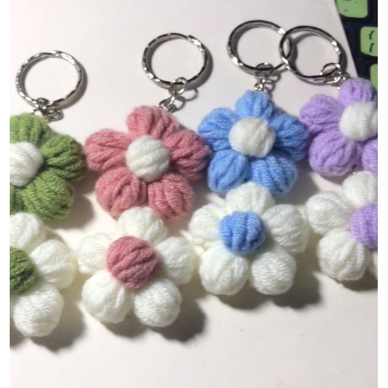 Móc khoá hoa len handmade phối màu xinh xắn