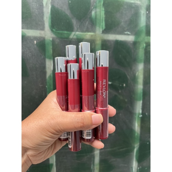 Son Sáp Bút chì Revlon Colorburst Balm Stain Adore 055. Màu đỏ nâu