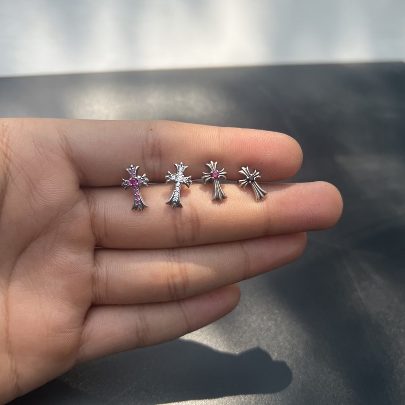 Bông tai chromehearts