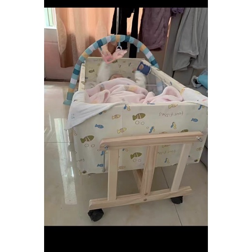 Nôi gỗ đu đưa cho bé , nôi gỗ thông đặt cạnh giường ba mẹ