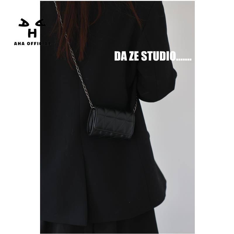 Túi Xách Đeo Vai Hình Vuông Cỡ Nhỏ Màu Đen Phối Dây Đeo Sợi Xích Thời Trang Cao Cấp Cho Nữ