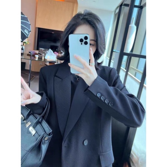 Áo khoác blazar dáng dài hai màu nâu tay và đen