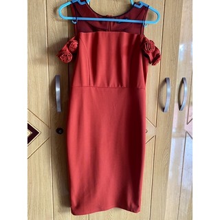 Thanh lý đầm body hở vai kết hoa