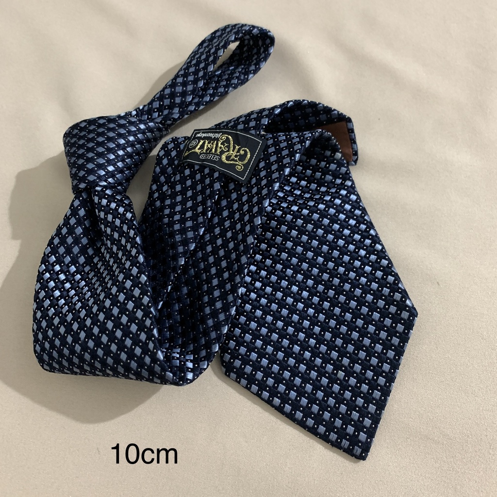 Cravat họa tiết, cà vạt công sở nam.