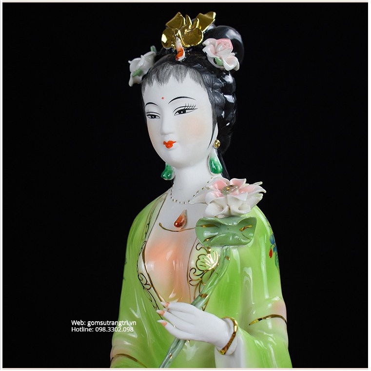 TƯỢNG CÔ GÁI CẦM NHÁNH HOA