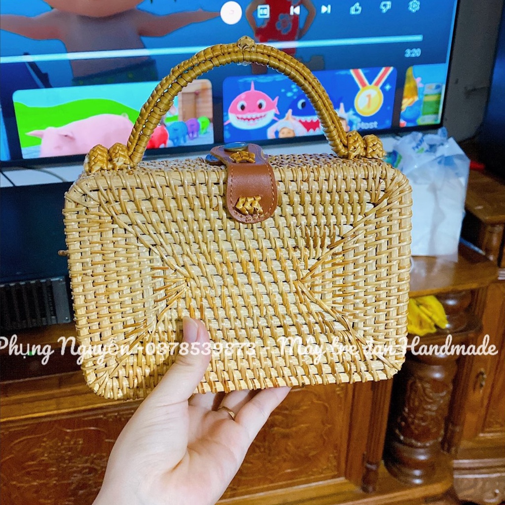 Túi xách mây tre đan, hình chữ nhật, có quai sách, kích thước 19x13h7, khóa bấm