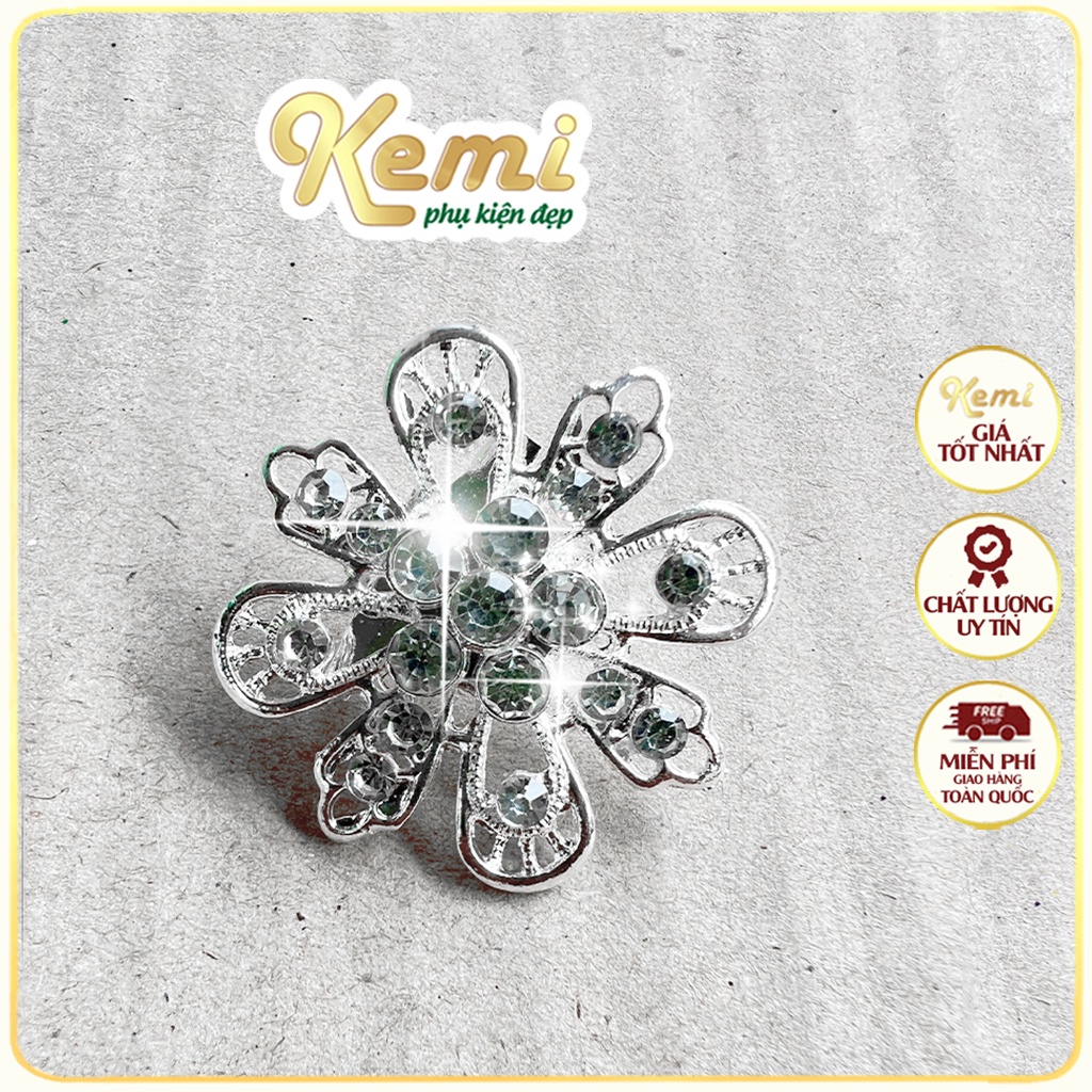 Ghim tag cài áo hình hoa bát cánh đính đá bling bling lấp lánh