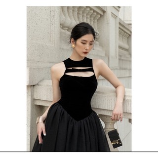 Đầm thiết kế chất liệu nhung phối dáng dài form xoè