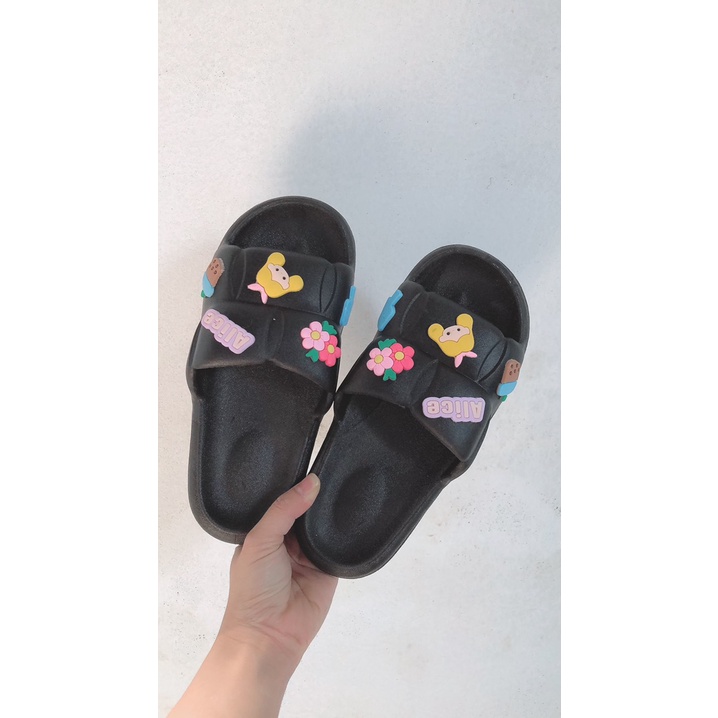 Dép bánh mì nữ quai ngang sticker cô gái - dép nữ đi chơi dễ thương giá rẻ