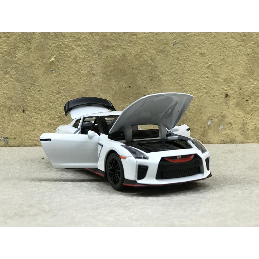 Mô hình xe ô tô NISSAN GTR - 1:32