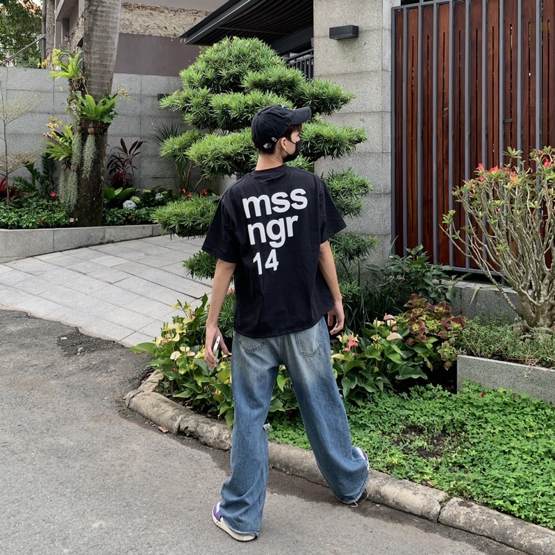 MSSNGR BSIC BLACK BOXY T-SHIRT