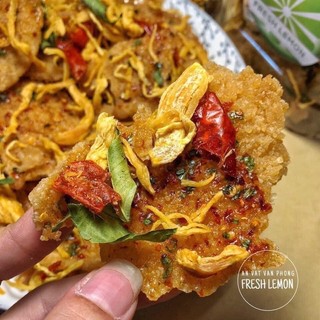 CƠM CHÁY KHÔ GÀ LÁ CHANH
