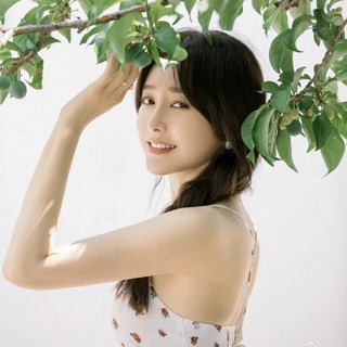 Đầm hai dây hoa hở lưng