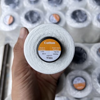 Chỉ may công nghiệp trắng, đen 40/2 hàng công ty 5000m/cuộn.