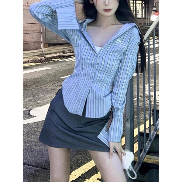 SET Áo Sơ Mi Tay Dài Dáng Ôm Màu Xanh Kẻ Sọc + Chân Váy Ghi Thời Trang Hot 2023 Nữ