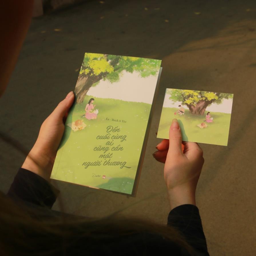 Sách - Đến Cuối Cùng Ai Cũng Cần Một Người Thương - AZVietNam