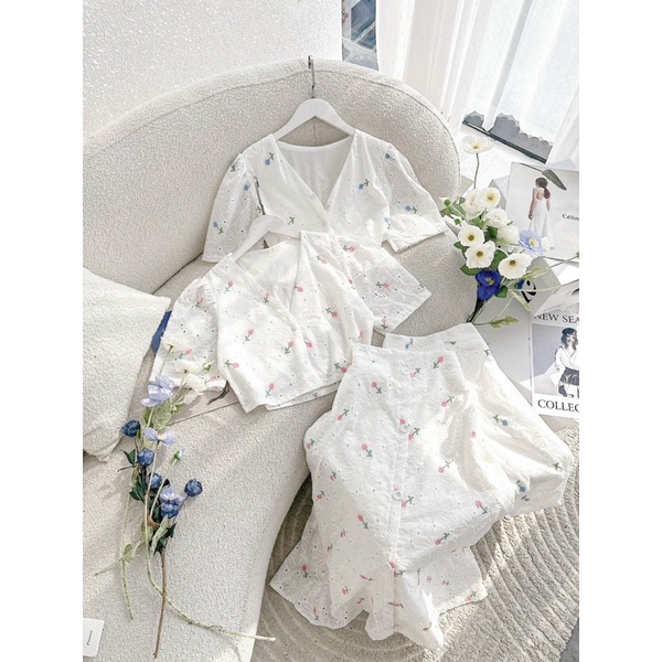 Set áo croptop tay kèm chân váy xô thêu màu trắng