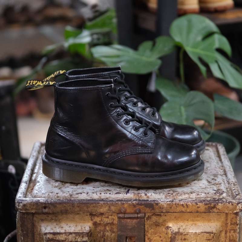 (Size 41 - Dr01) 𝐃𝐫.𝐦𝐚𝐫𝐭𝐞𝐧𝐬 - 𝗕𝗹𝗮𝗰𝗸 𝗦𝗺𝗼𝗼𝘁𝗵 giày chính hãng, tình trạng tốt, đã qua sử dụng