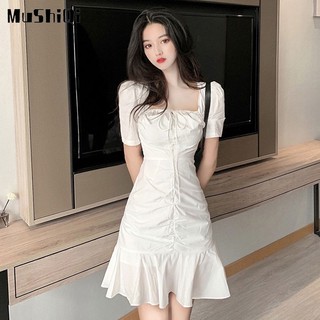 Đầm Đuôi Cá Ngắn Cổ Vuông Xếp Ly Ôm Eo Phối Bèo Màu Trắng Thời Trang Cho Nữ