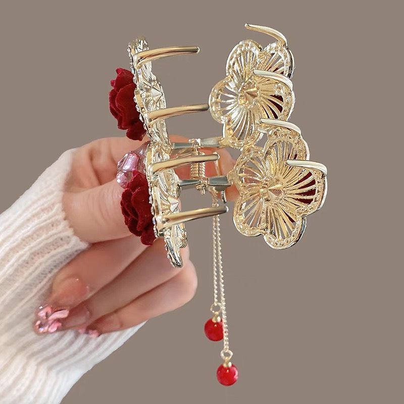 Kẹp Tóc Nửa Đầu Hoa Hồng Có Dây Tua Rua