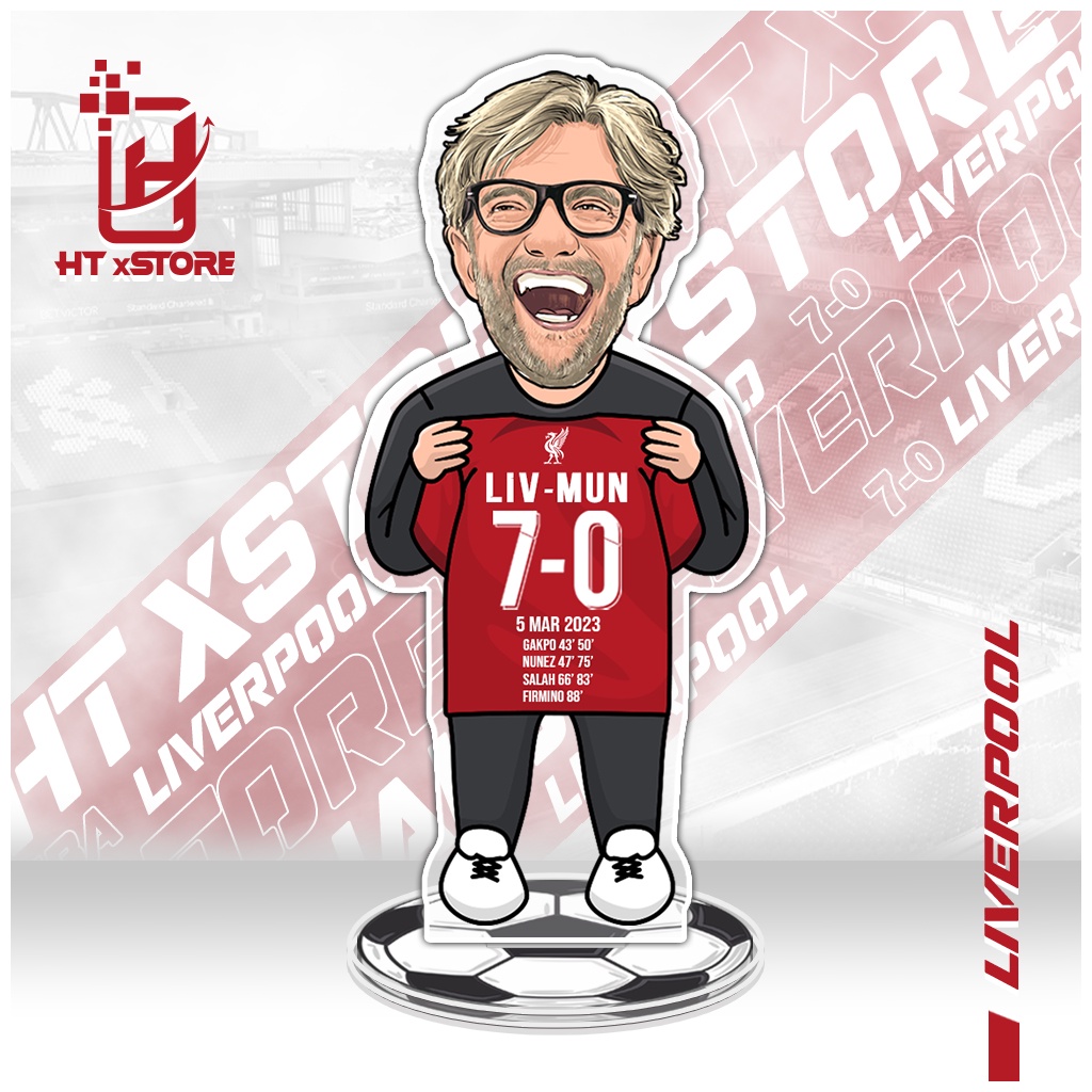 Mô hình standee in hình cầu thủ CLB Liverpool cầm áo bóng đá tỷ số 7-0, mô hình bóng đá để bàn làm quà tặng, trang trí
