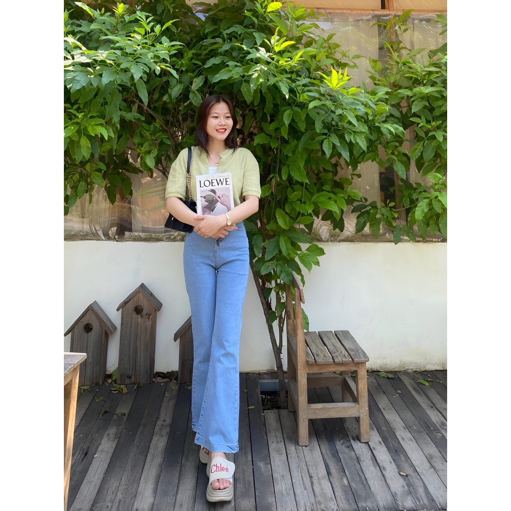 Quần jean nữ ống loe màu xanh nhẹ nhàng dễ phối đồ với thiết kế dáng dài cạp cao sang chảnh ,chất siêu co dãn