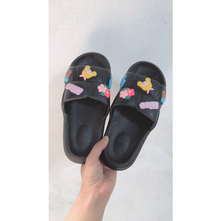 Dép bánh mì nữ quai ngang sticker cô gái - dép nữ đi chơi dễ thương giá rẻ