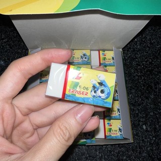 Hộp 30 Gôm Thiên Long E-06
