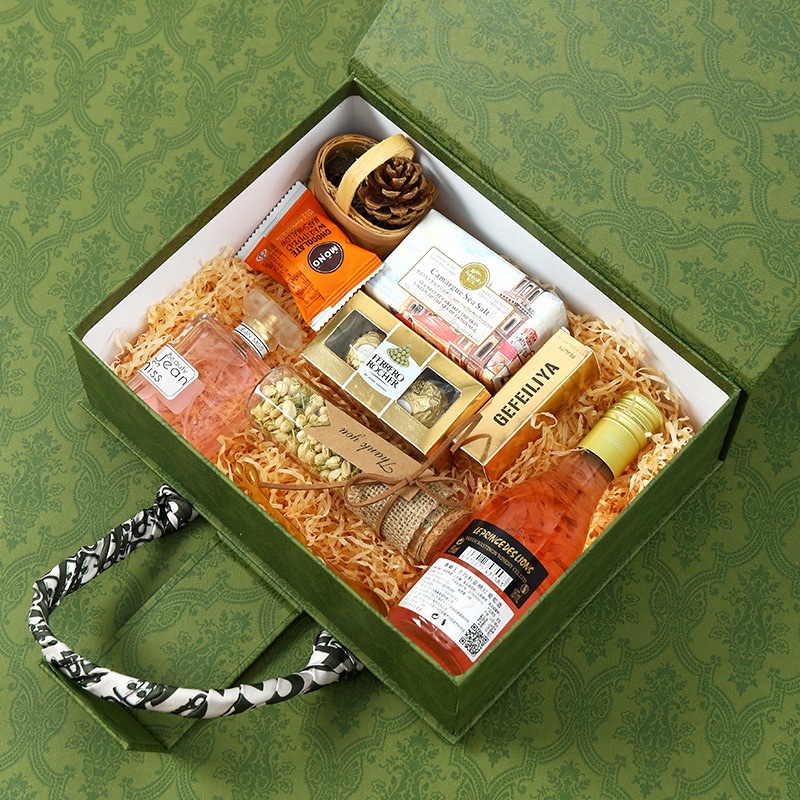 Hộp quà tặng kèm khăn cột 18x6,5x13cm