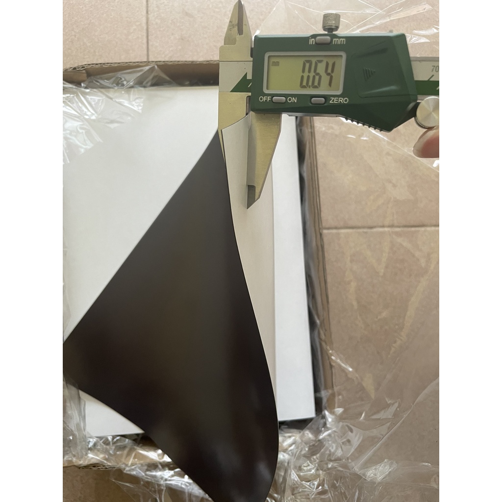 Nam châm lá A4 có keo dán tiện ích