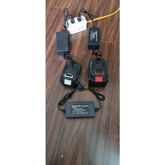 Xạc Pin phổ thông