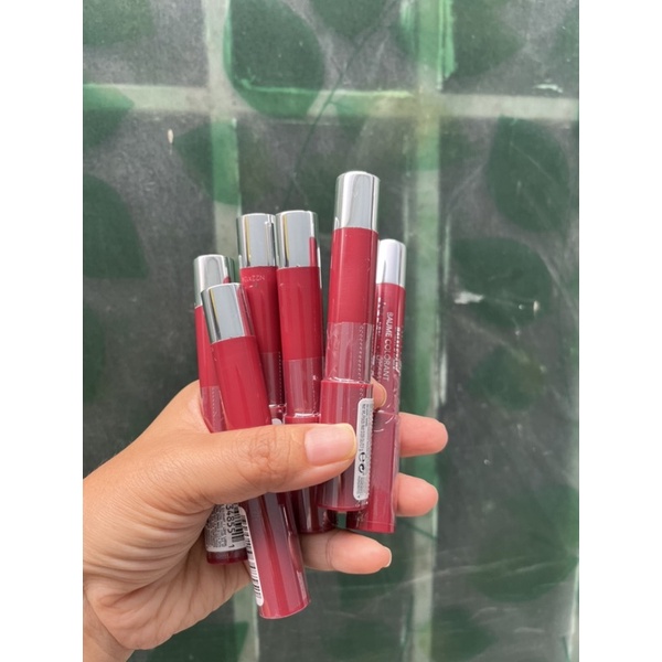 Son Sáp Bút chì Revlon Colorburst Balm Stain Adore 055. Màu đỏ nâu