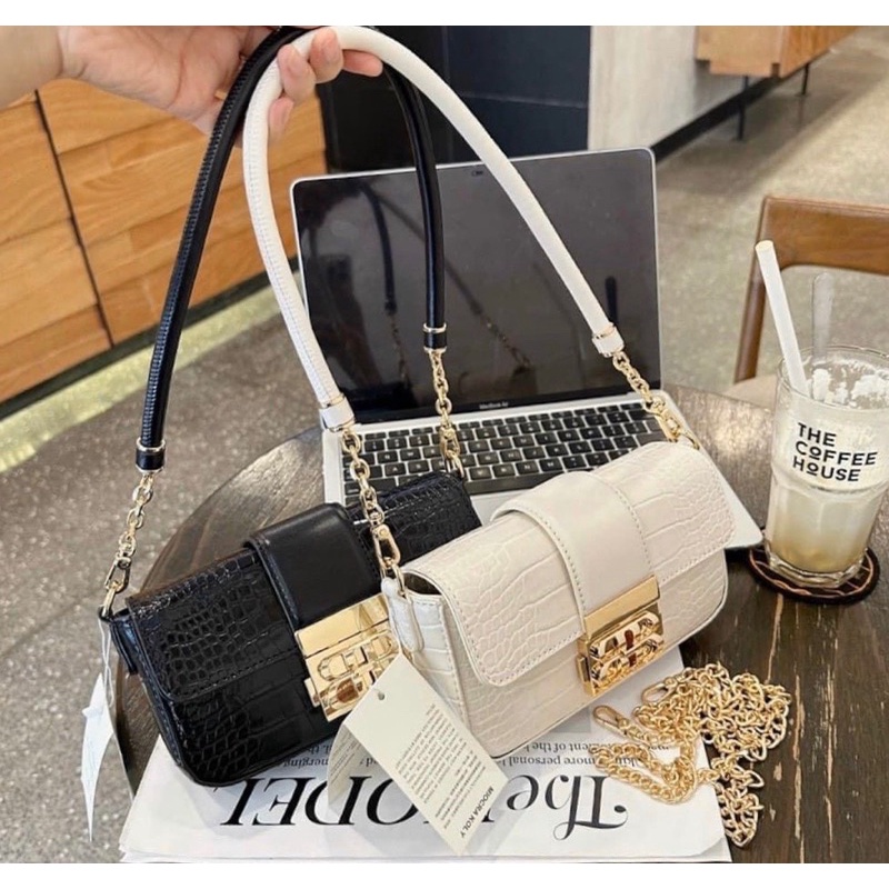 Túi đeo chéo chữ BB sang trọng