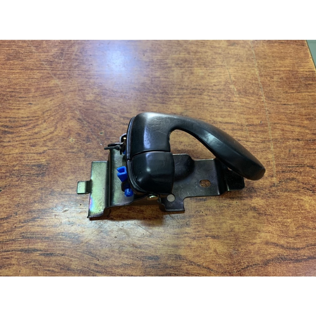 TAY MỞ CỬA TRONG XE TẢI HYUNDAI 3T5... HD65, HD72, HD78