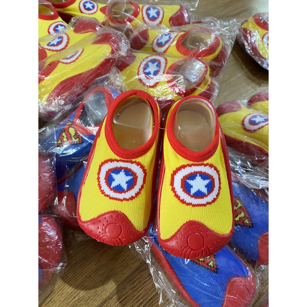 Giày bún siêu nhân xuất dư cho bé trai